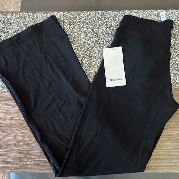 Lululemon Groove Super-High-Rise Split-Hem Flare Pant *Nulu
Black size 10 NWT - Picture 2 of 5
